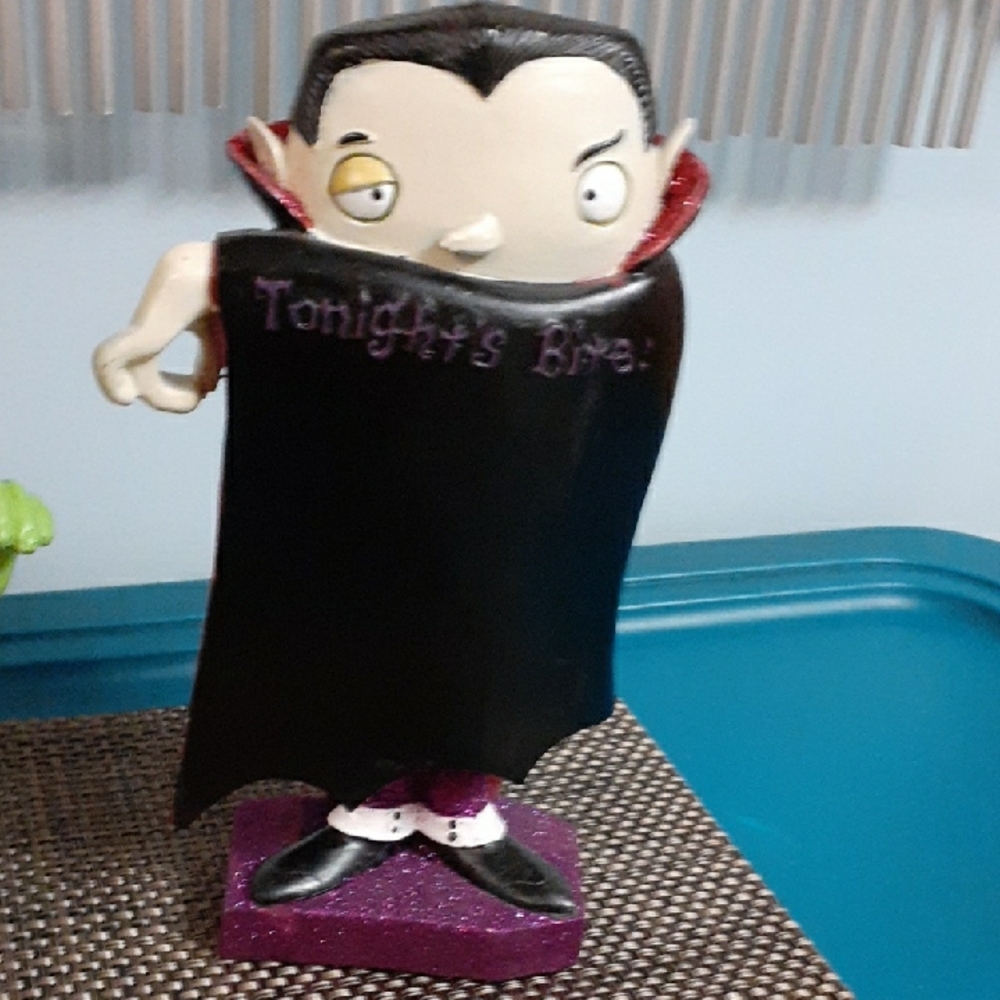 Frankenstein and Vampire Figurine Set - Picture 2 of 3